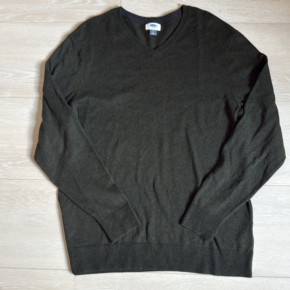 ✨  Old Navy Men's V-Neck Sweater - Forest Green